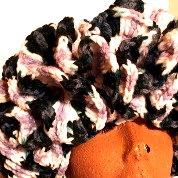 #L❤️VE HANDMADE. Crochet Ruffle HAT - Picture 3 of 3